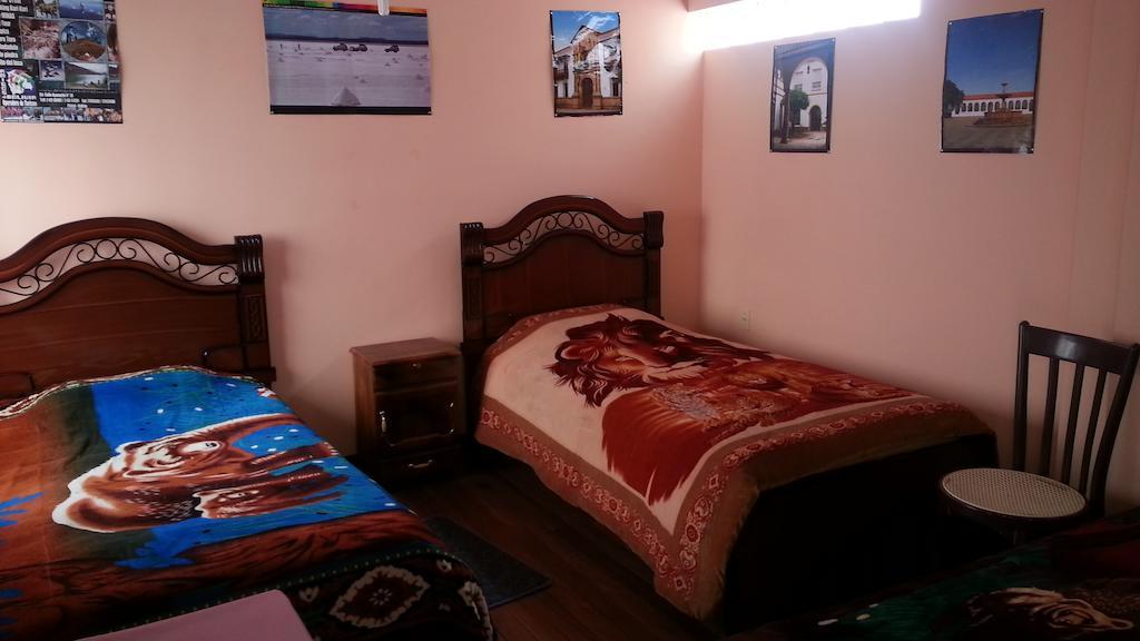 Hostal Villa Imperial Yunguyo Rum bild